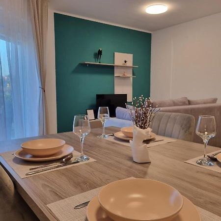 Apartmani Toni Drniš Eksteriør bilde
