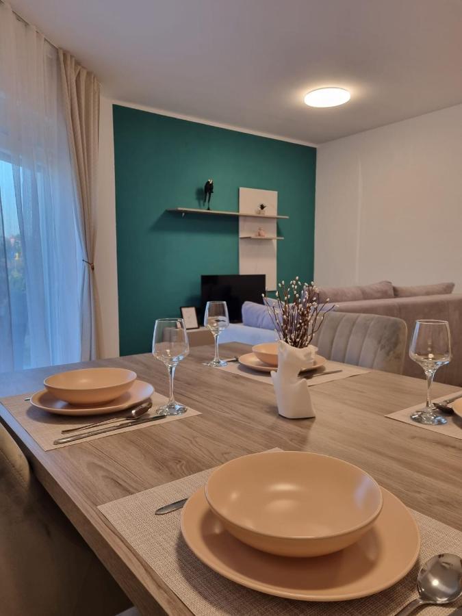 Apartmani Toni Drniš Eksteriør bilde