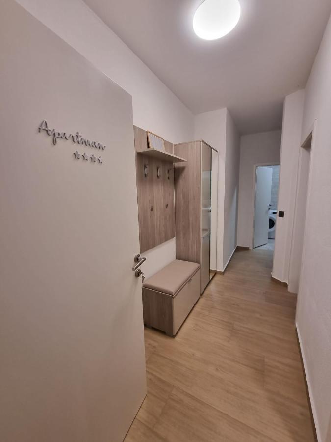 Apartmani Toni Drniš Eksteriør bilde