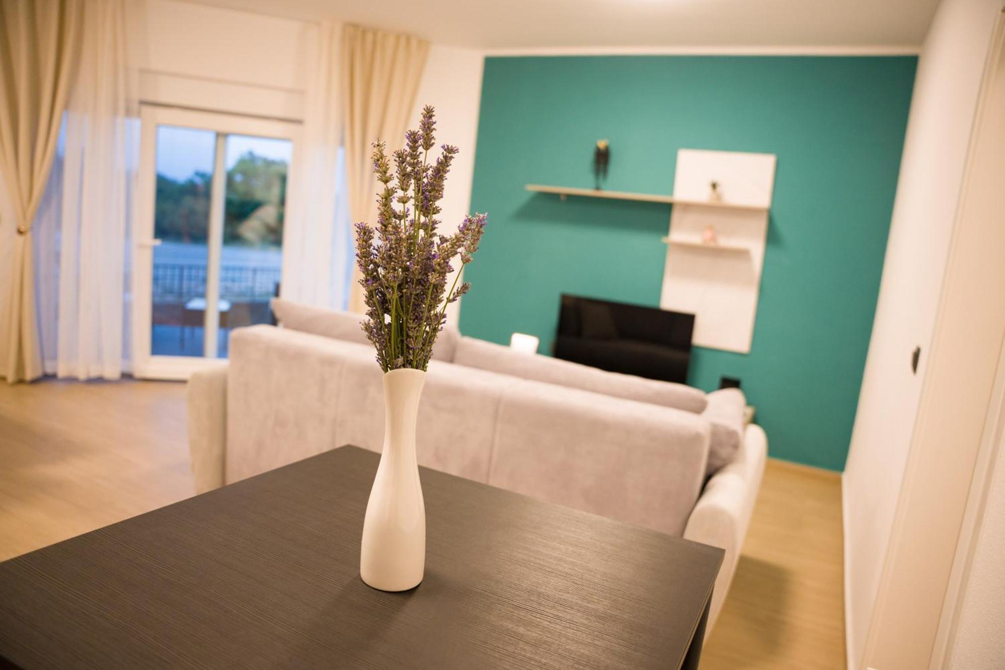 Apartmani Toni Drniš Eksteriør bilde