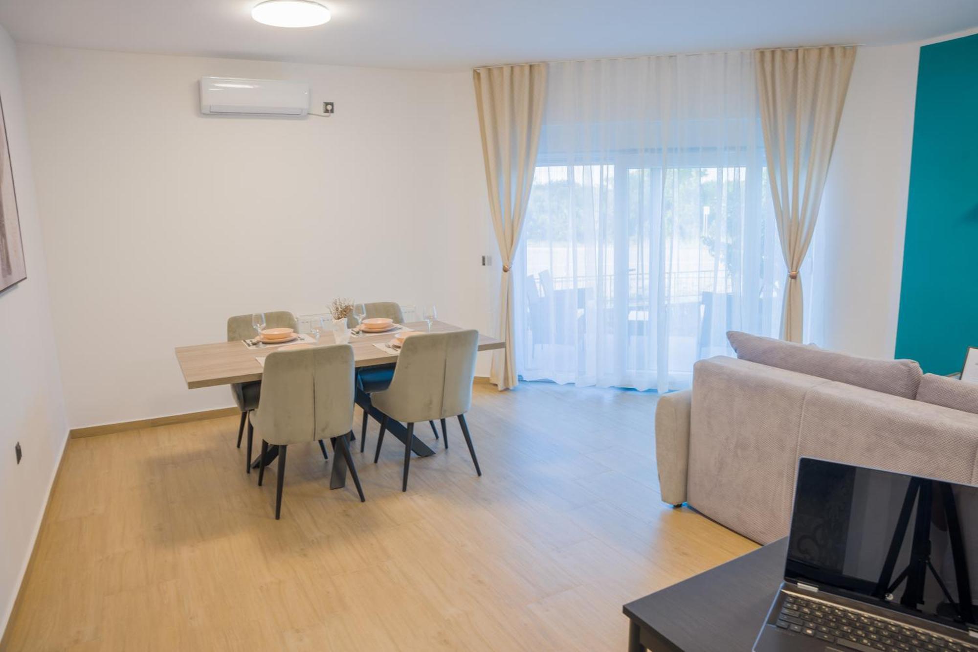 Apartmani Toni Drniš Eksteriør bilde