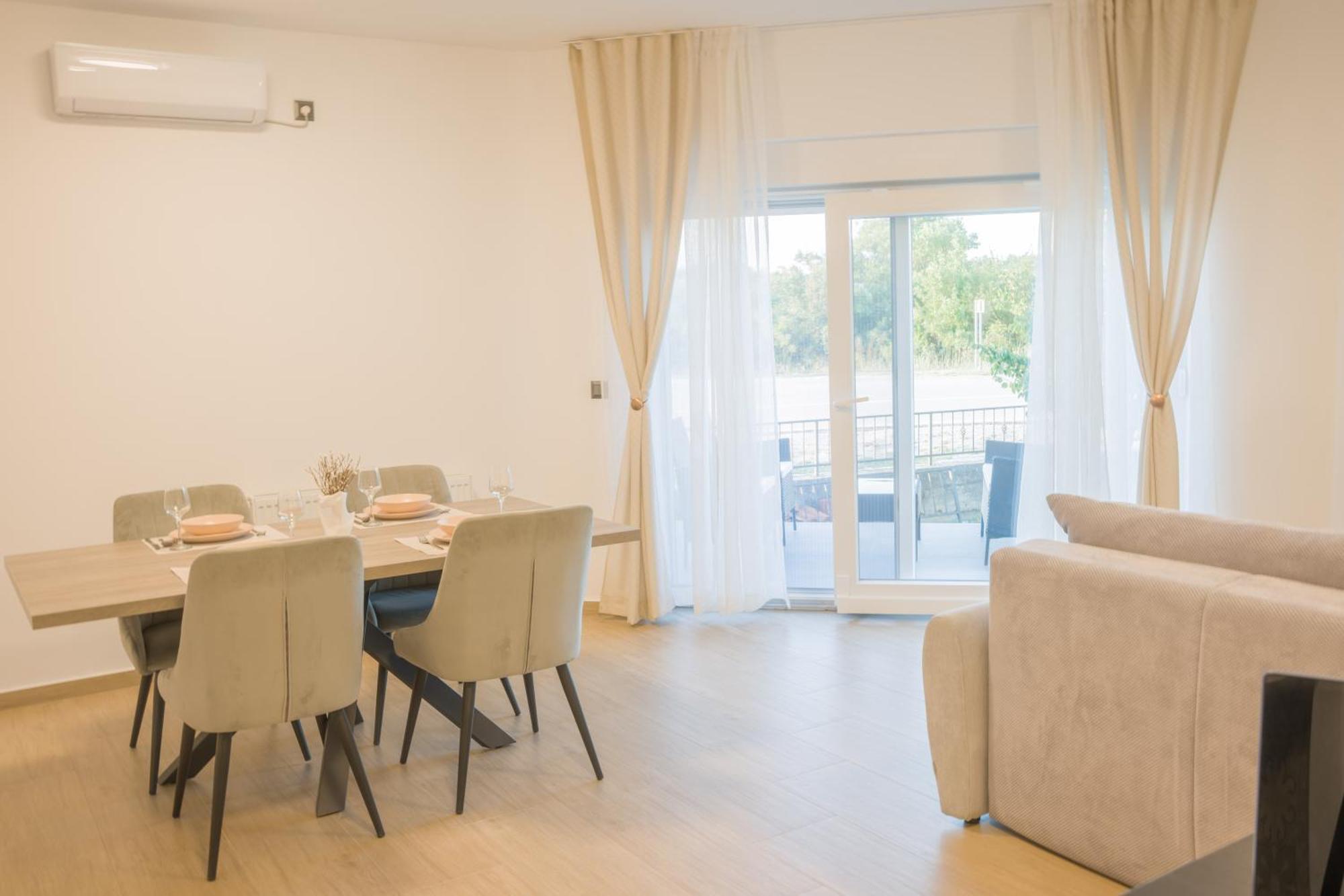 Apartmani Toni Drniš Eksteriør bilde